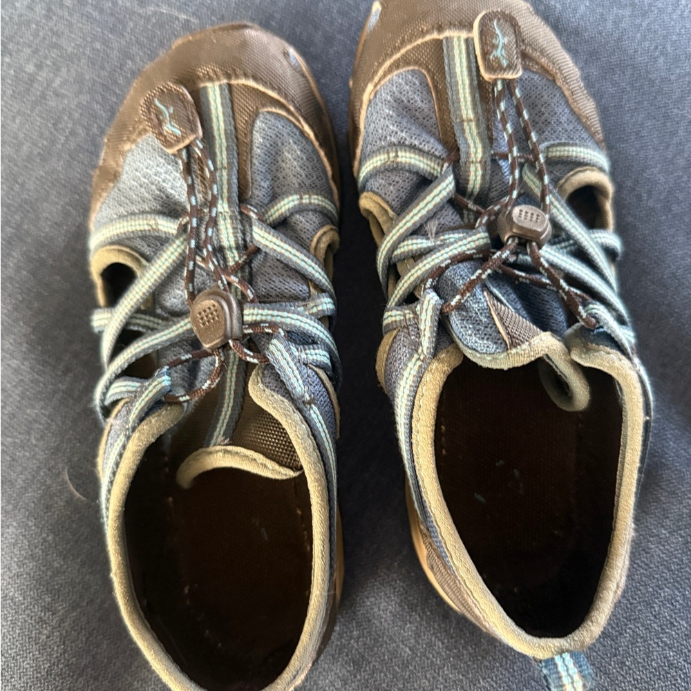 Close toed kids size one Choco sandal water shoe